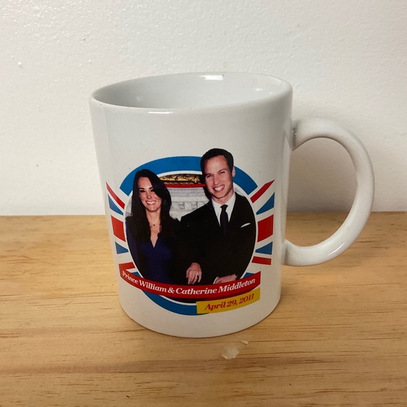 Prince William and Catherine Middleton 2011 Mug - Picture 2 of 5
